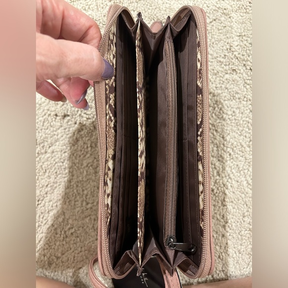 Nicole Miller wallet NWT with snakeskin lining. - Picture 2 of 5